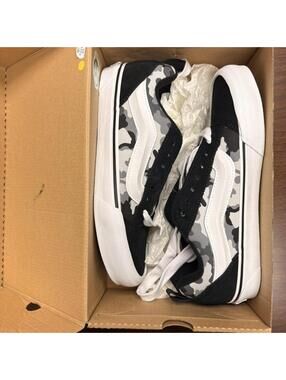 Vans Old Skool Black/White Camo Sneakers Size 7.5 Men / 9 Women